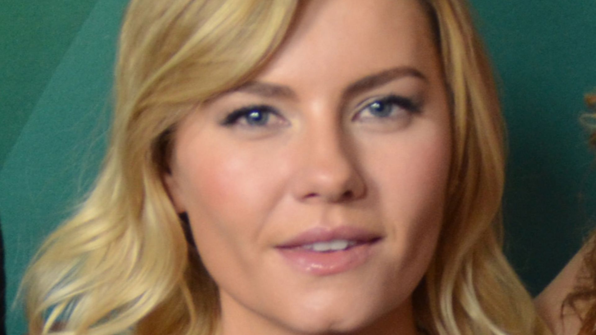 File:Elisha Cuthbert at 2015 TCA (cropped).jpg
