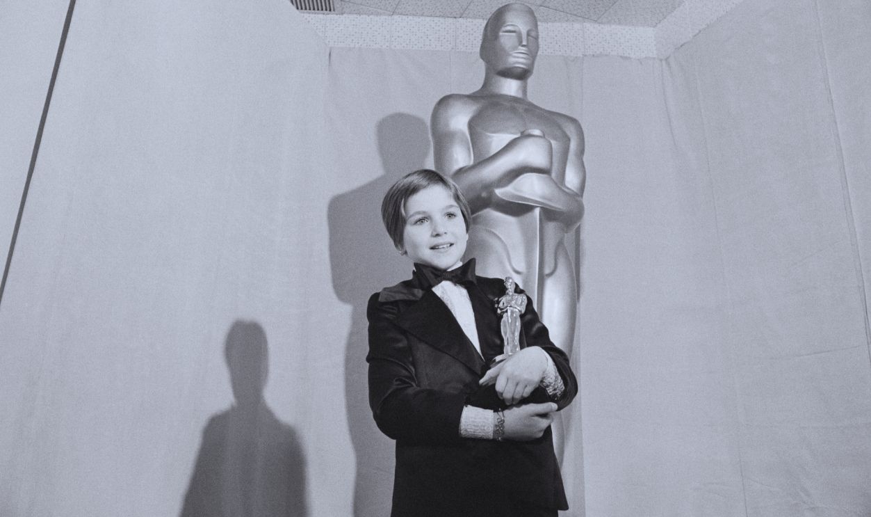 Gettyimages - 515575434, Tatum O'Neal Holding Her Oscar Tatum O'Neal holds the Oscar she won for working alongside her father in the movie Paper Moon. At 9 years old, O'Neal was one of the youngest Oscar winners ever.