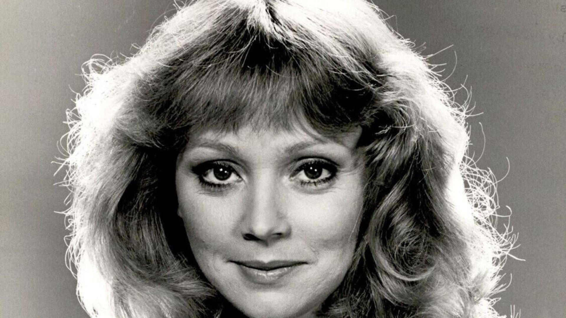 File:Shelley Long in Cheers (1982 NBC publicity photo).jpg
