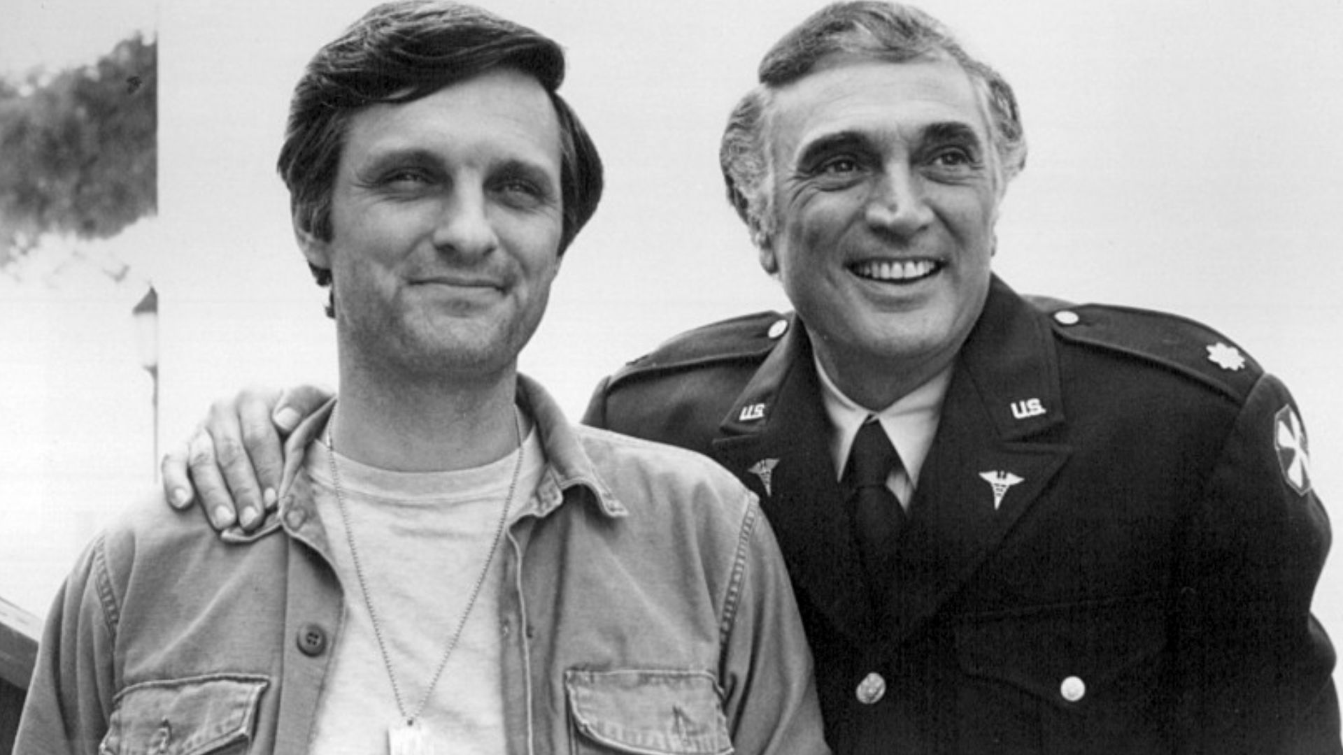 File:Alan Alda Robert Alda MASH 1975.JPG