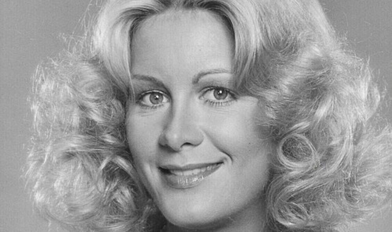 Joan Van Ark Took A Shift At The 4077th Before Knots Landing