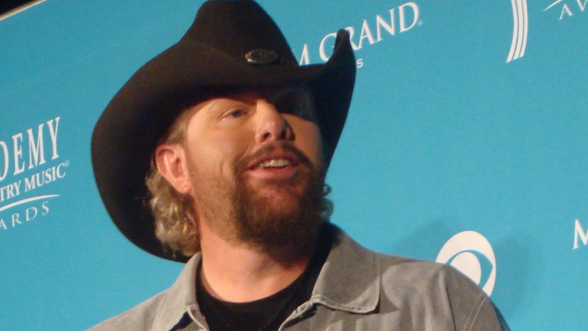 File:TobyKeithApr10.jpg