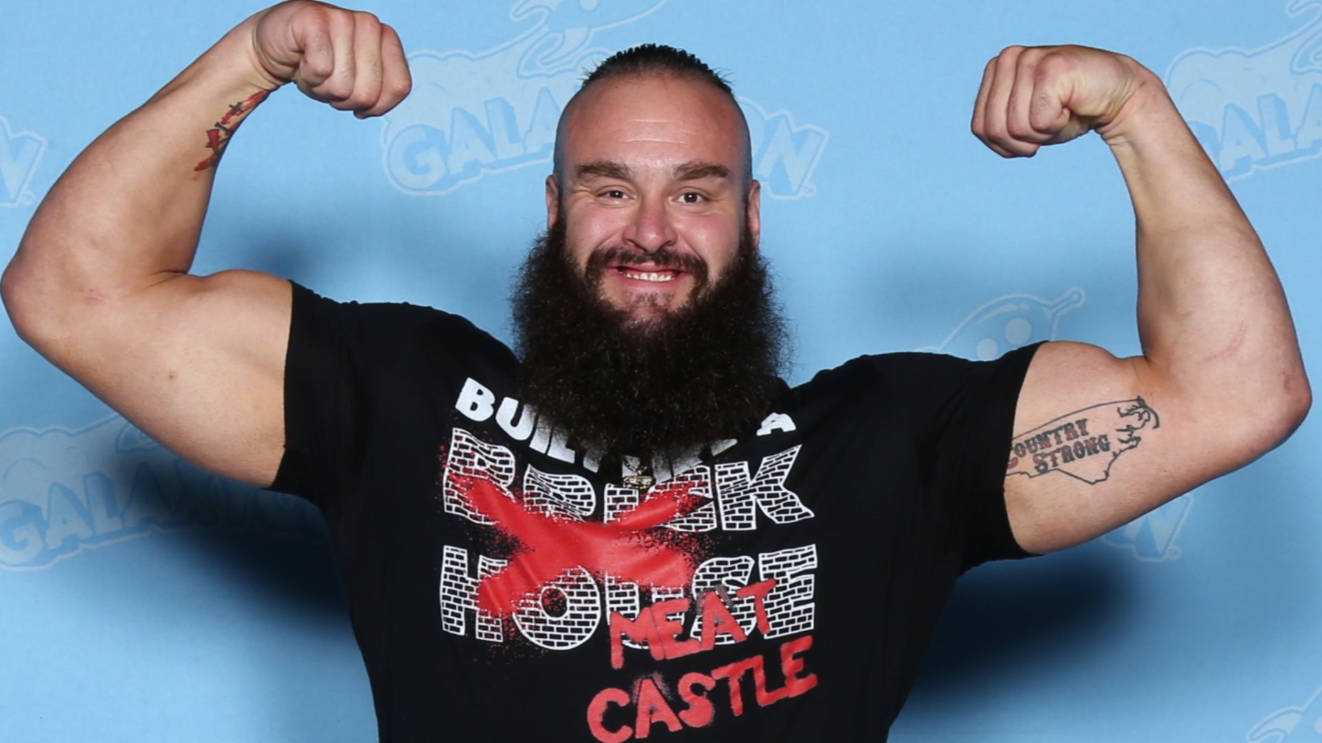 File:Braun Strowman Photo Op GalaxyCon Raleigh 2019.jpg