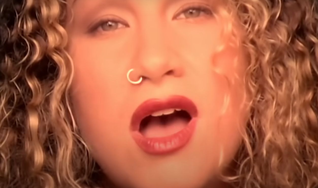 Joan Osborne“One Of Us” (1995)
