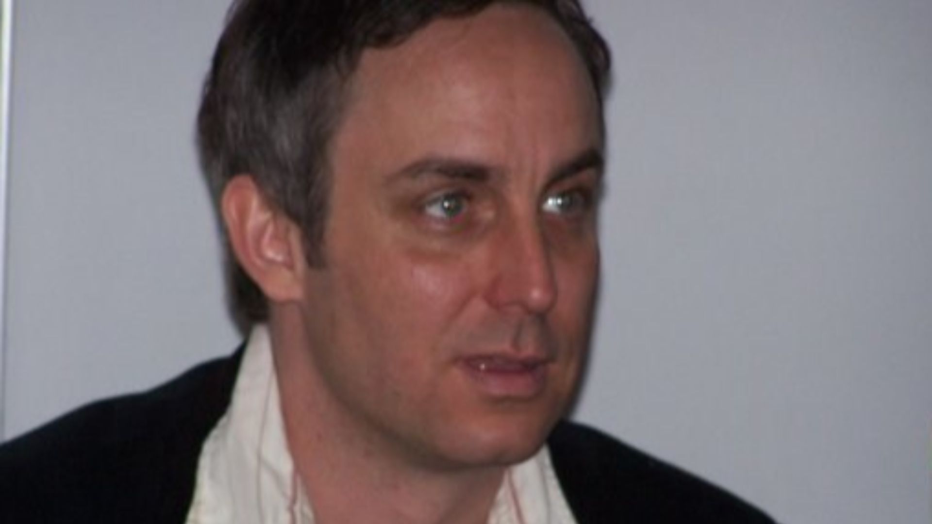 File:Wallace Langham at London Expo.jpg
