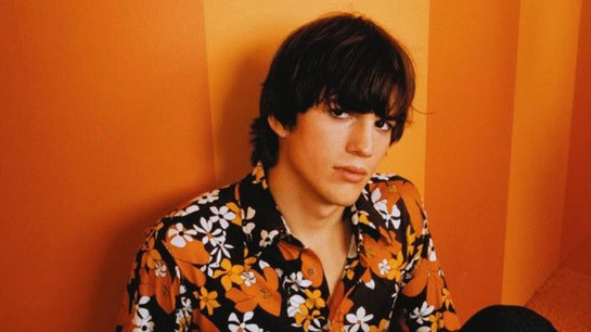 File:Ashton Kutcher Back to The Seventies.jpg
