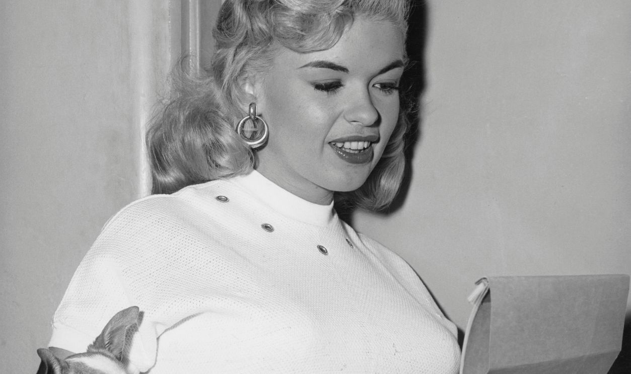 Jayne Mansfield with her Chihuahua American actress Jayne Mansfield ( 1933 – 1967) reads from a notepad while holding her pet Chihuahua, US, May 1956.