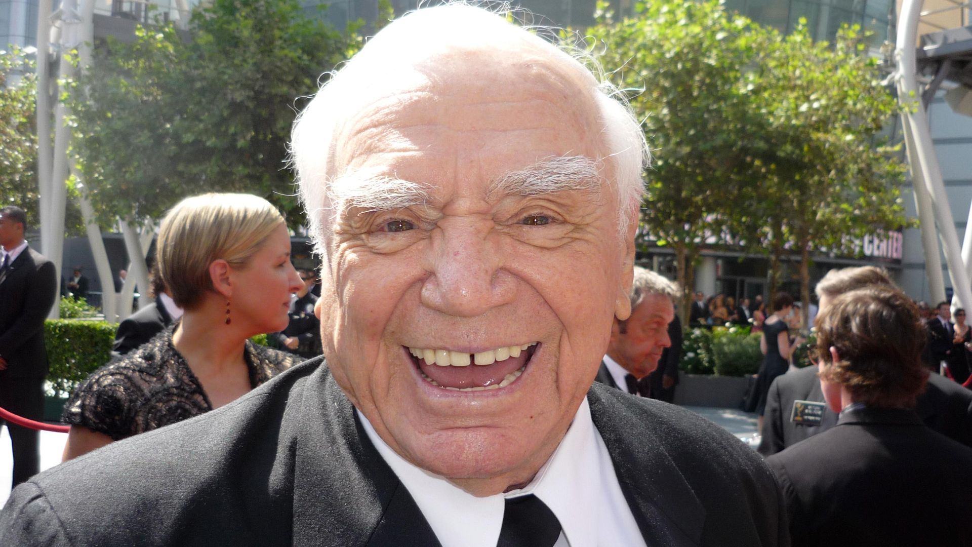 File:Ernest Borgnine 2009.jpg