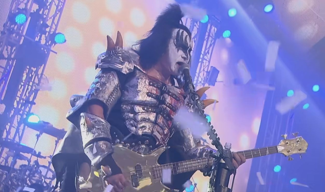 "Rock and Roll All Nite" (KISS – Live Version)