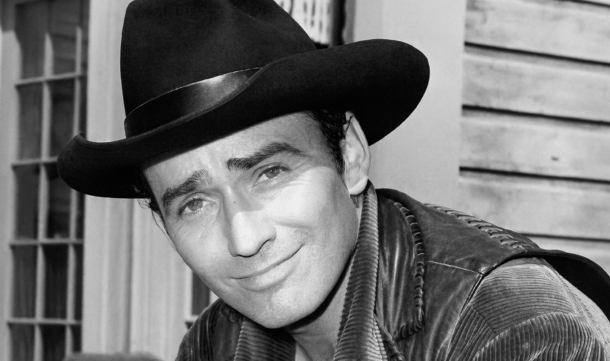 James Drury (Captain Tom Price)