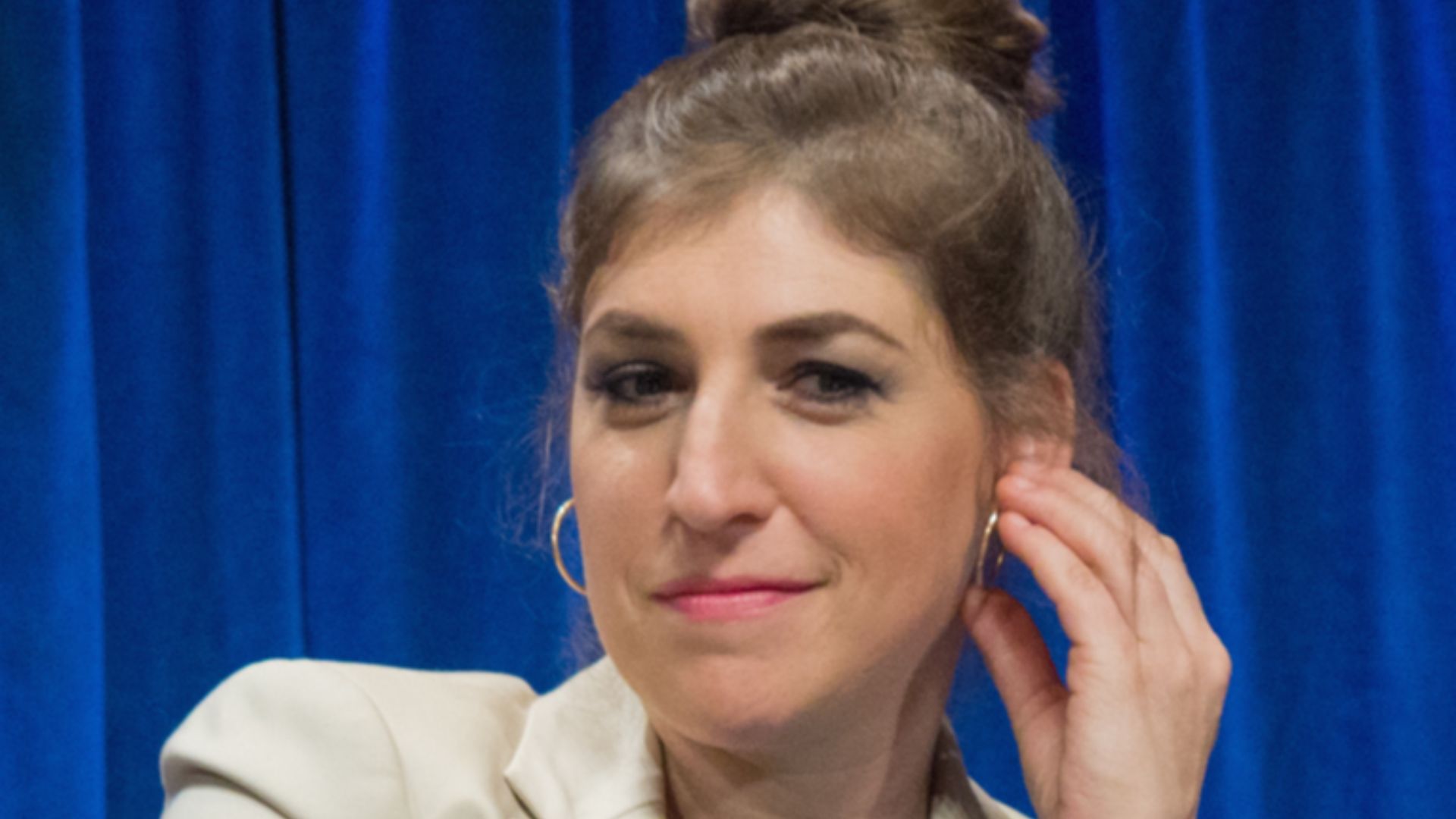 File:Mayim Bialik and Jim Parsons (Crop).jpg