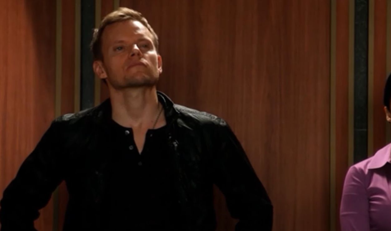 Screenshot from , Supergirl (2015-2021)