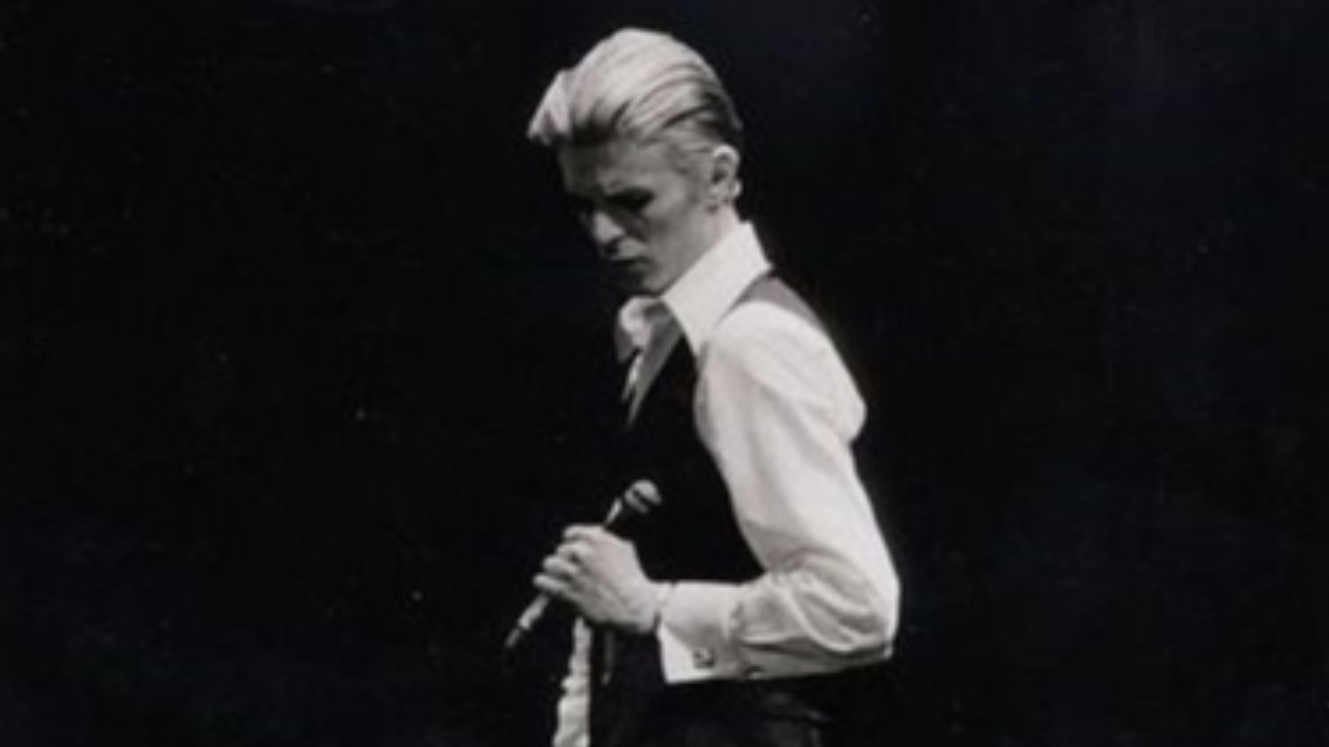 File:The Thin White Duke 76.jpg