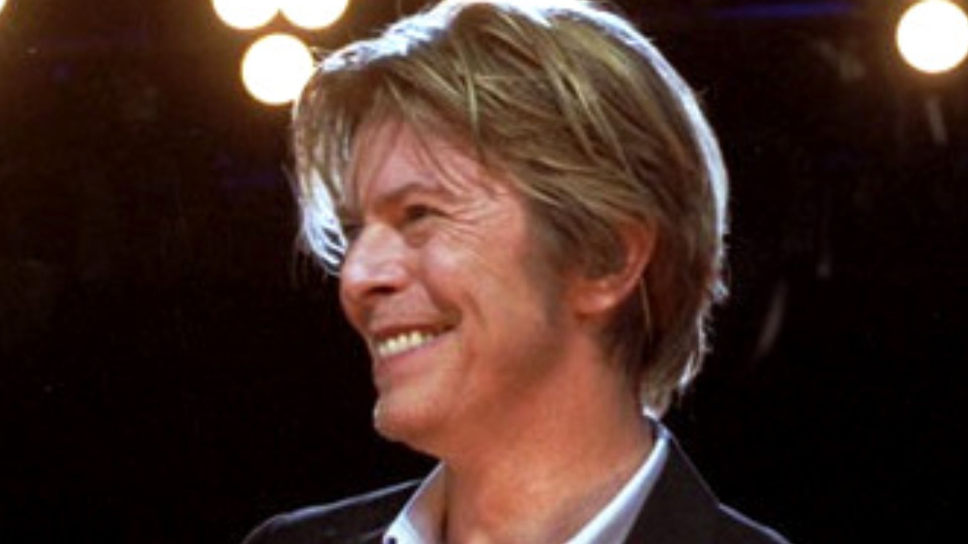 File:David-Bowie Chicago 2002-08-08 photoby Adam-Bielawski-cropped.jpg