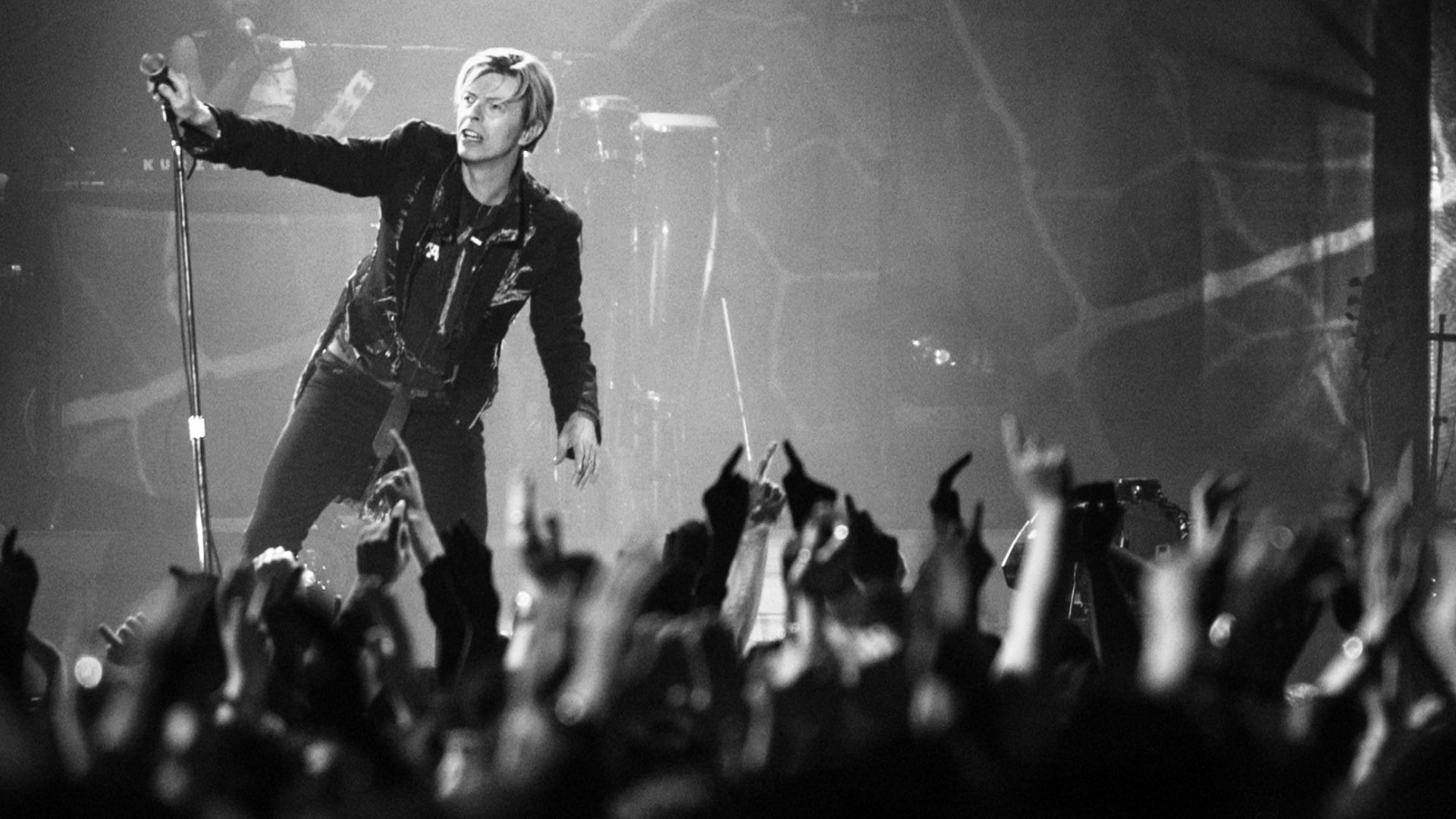 File:David Bowie (135687113).jpeg