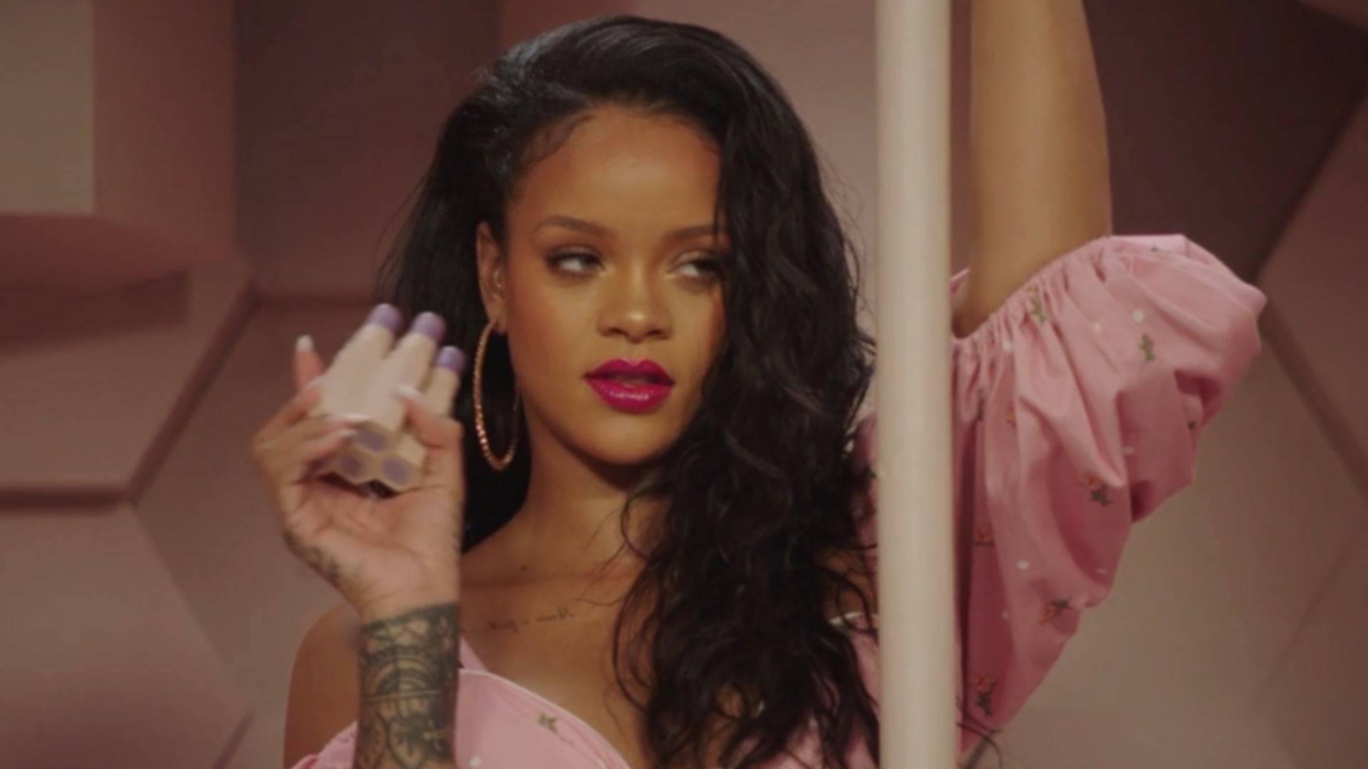 File:Rihanna Fenty 2018 2.png