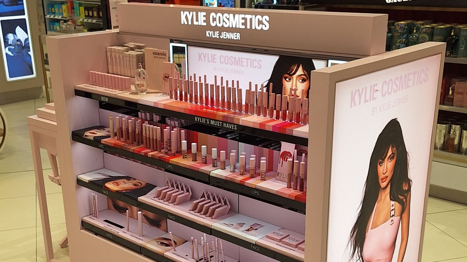 File:Kylie Cosmetics Melbourne Airport Duty Free 2024.jpg