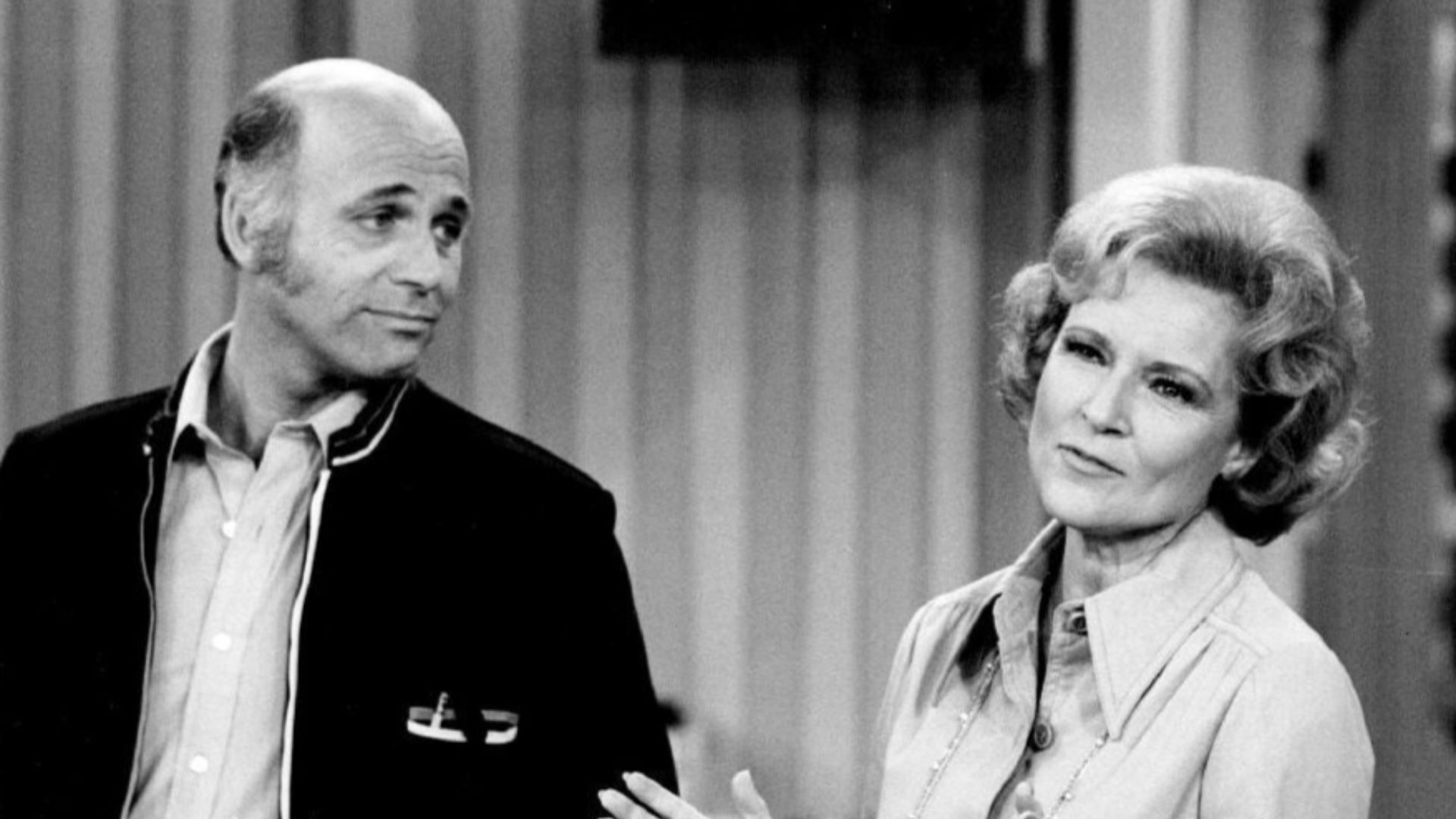 File:Gavin MacLeod Betty White Mary Tyler Moore Show 1975.JPG