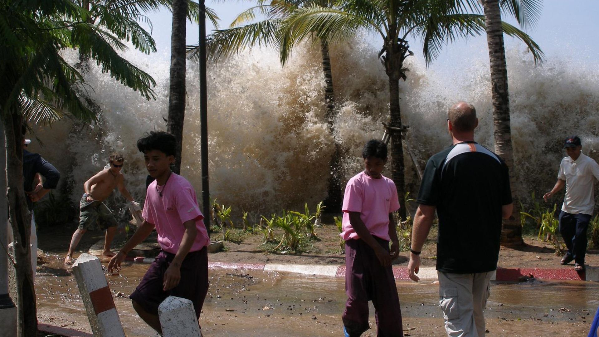 File:2004-tsunami.jpg