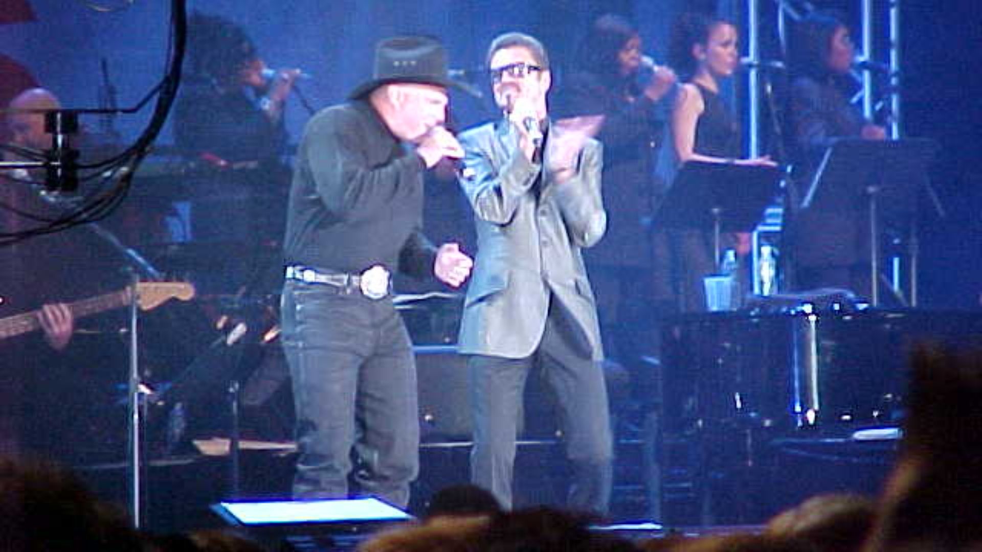 File:George Michael and Garth Brooks (2000).jpg