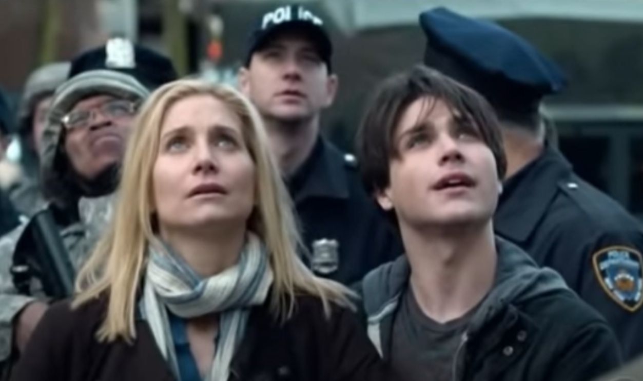 Screenshot from Screenshot from V (2009–2011)