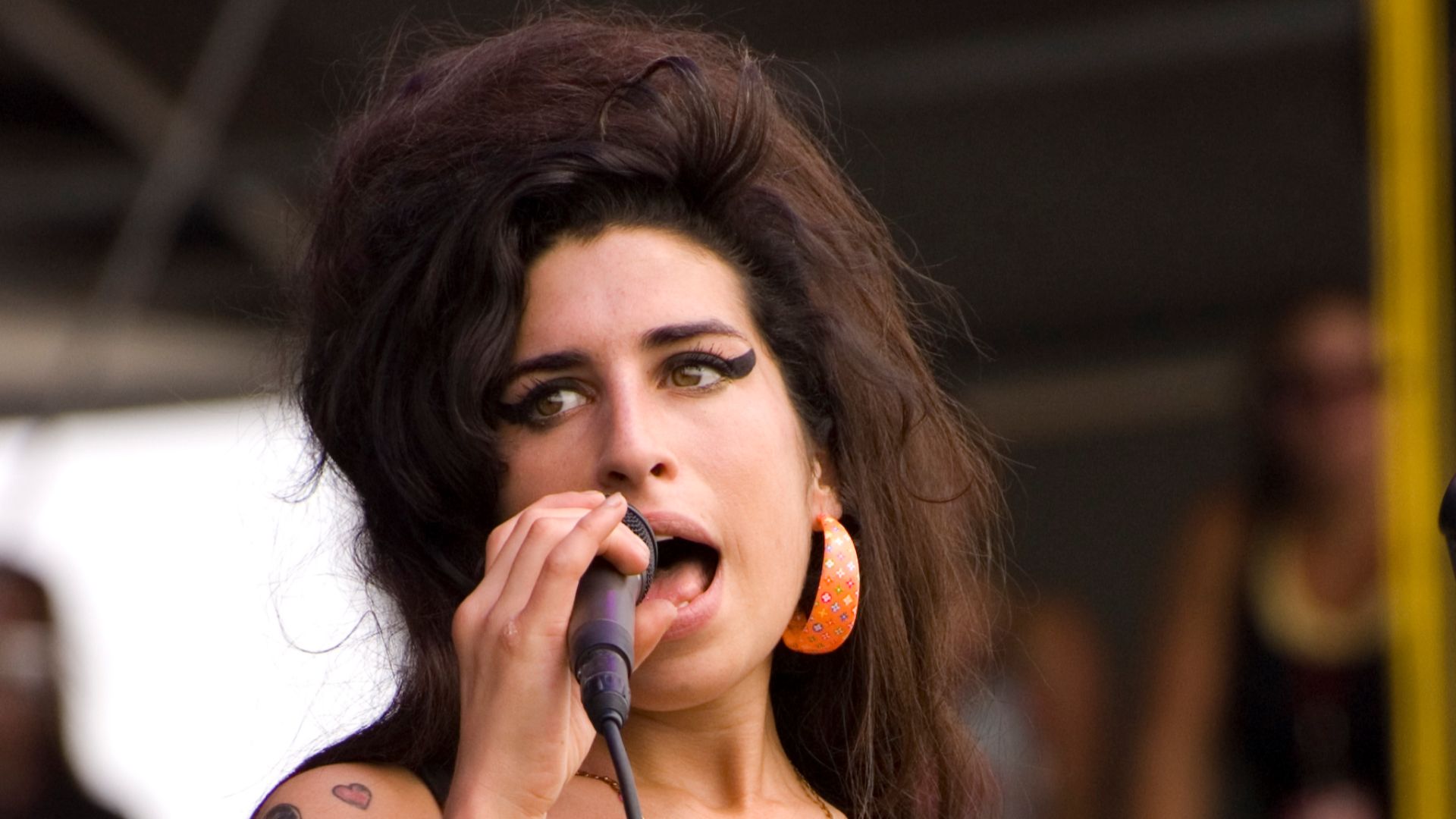 File:Amy Winehouse -Virgin Festival, Pimlico, Baltimore, Maryland-4August2007.jpg