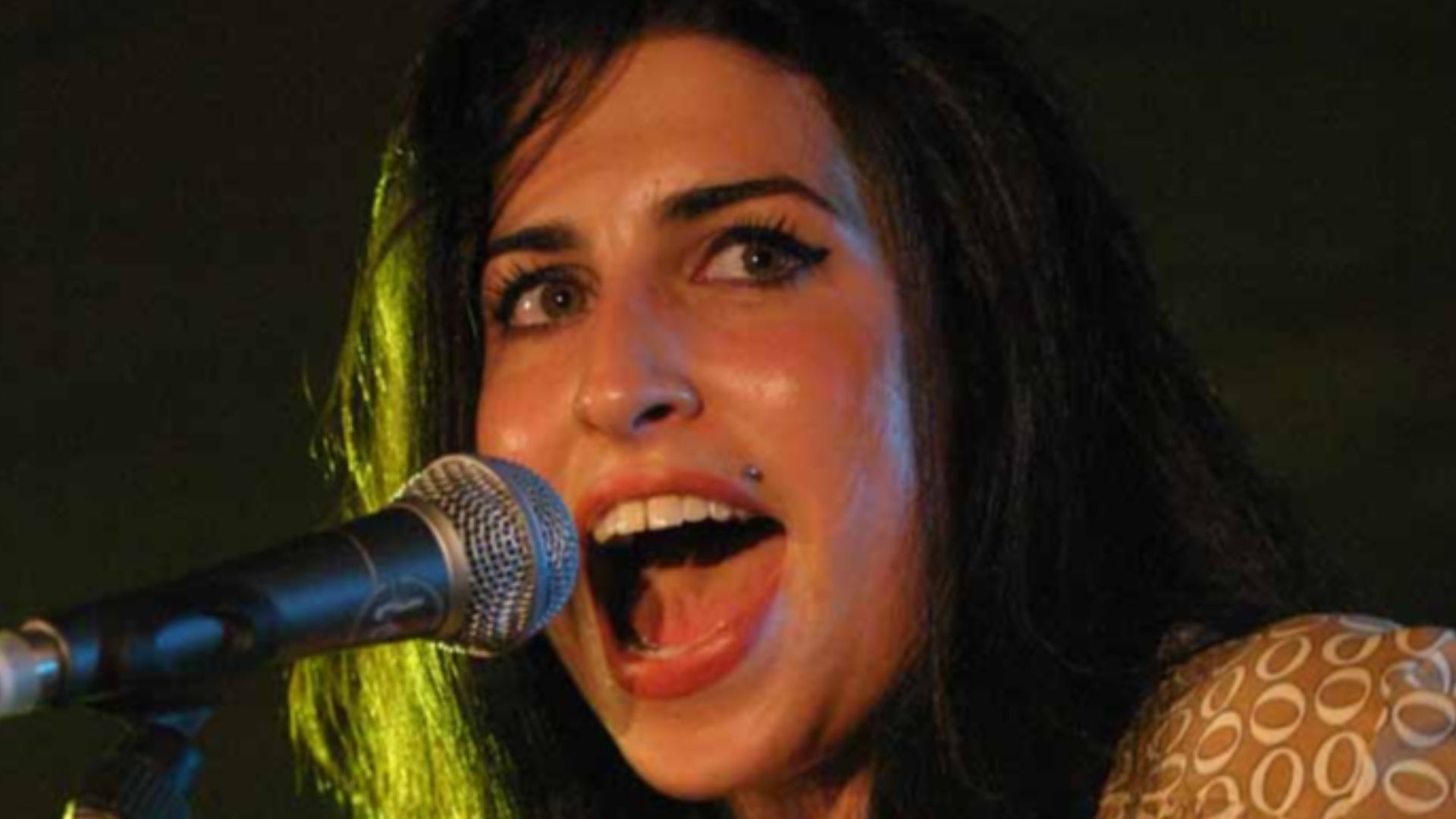 File:Amy Winehouse 2004.jpg