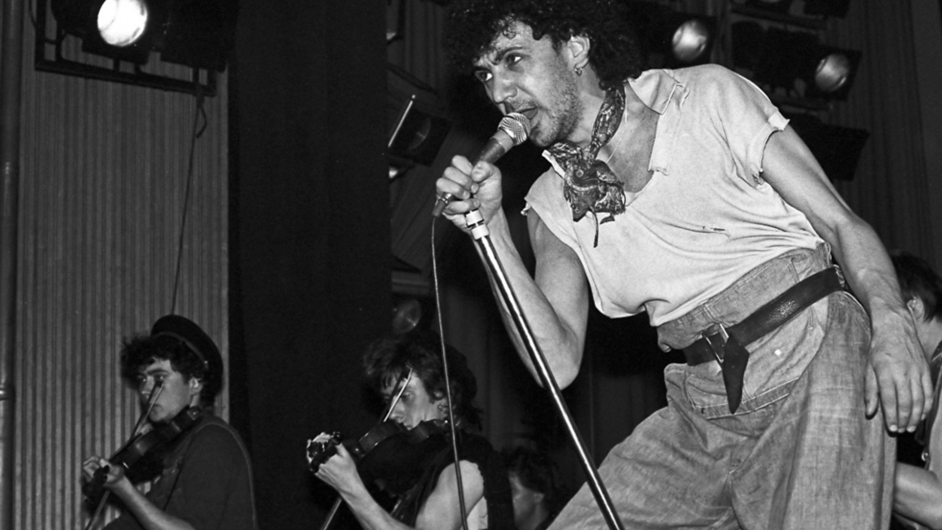 File:Dexys Midnight Runners (1982).png