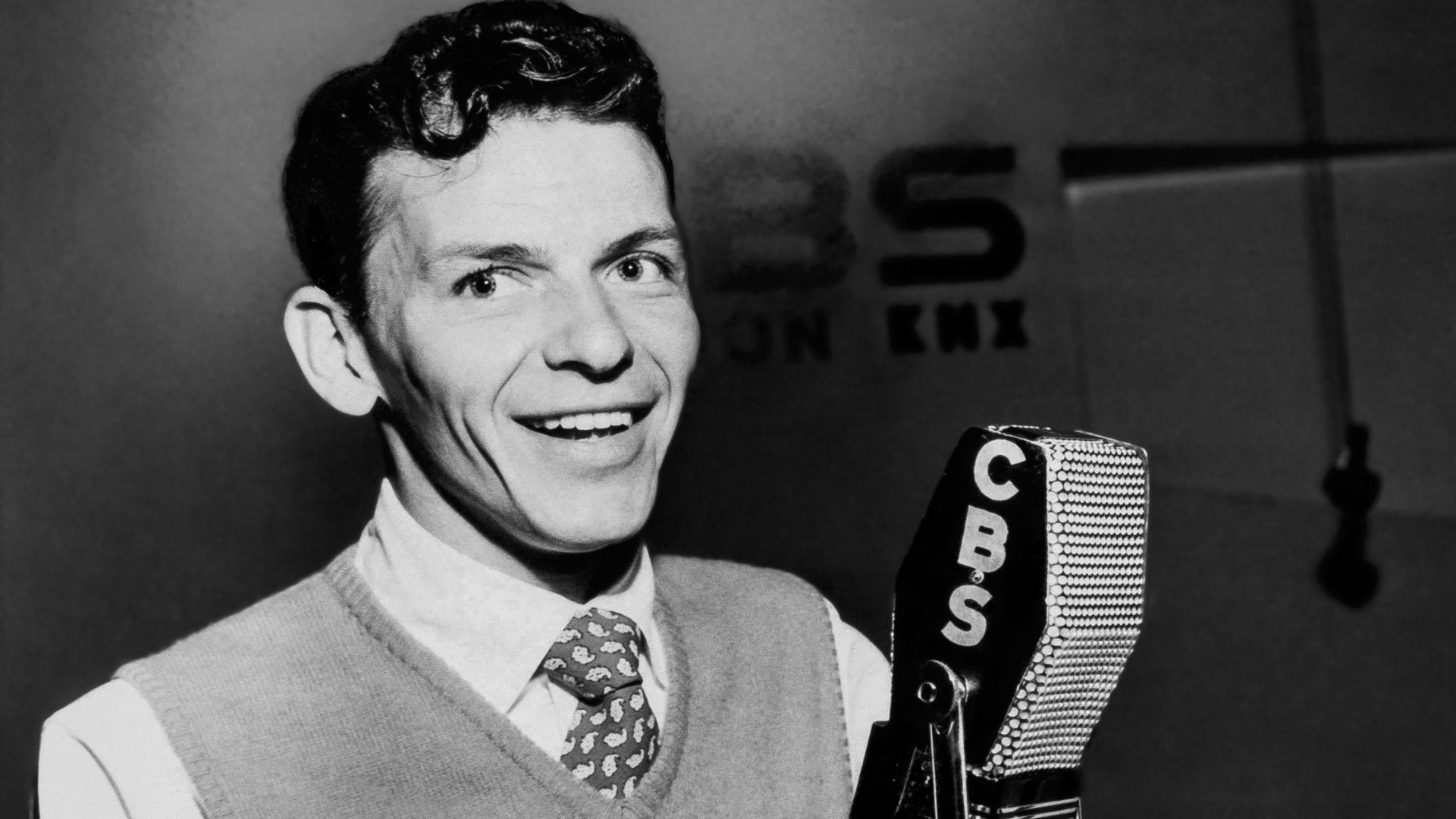 File:Frank Sinatra (1944 CBS Radio publicity photo).jpg