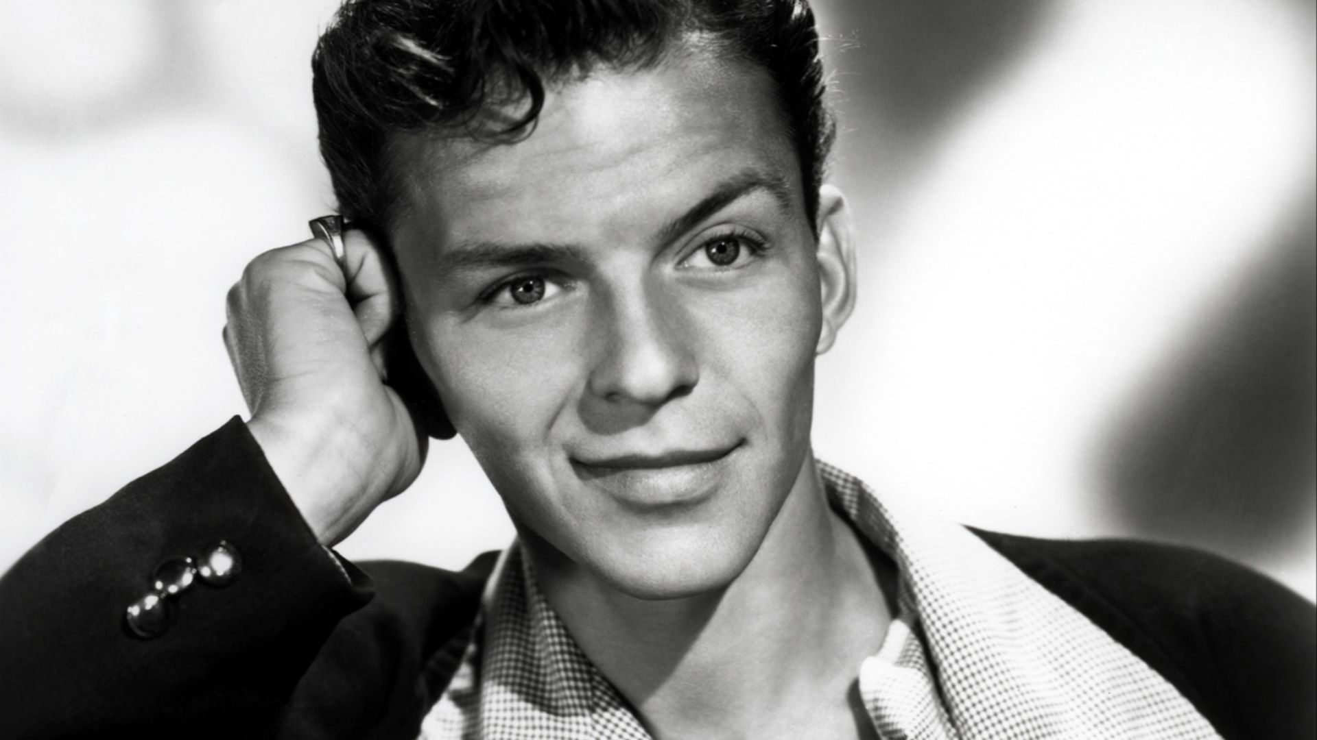File:Frank Sinatra (circa 1940s MGM publicity photo).jpg
