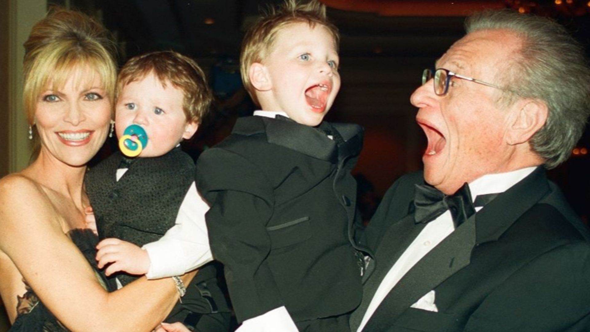 File:Larry King with wife and children.jpg
