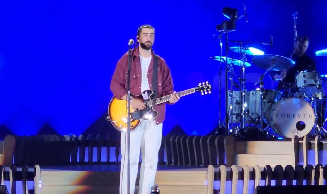 “Call Your Mom” Noah Kahan