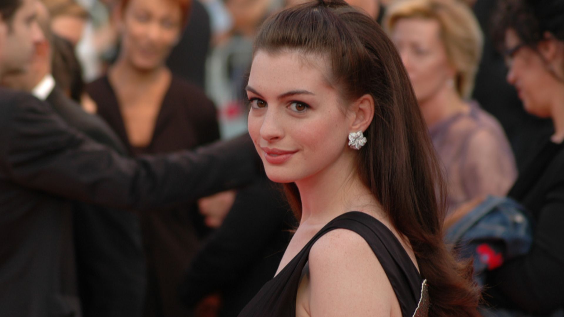 File:Anne Hathaway at the 2007 Deauville American Film Festival-01.jpg