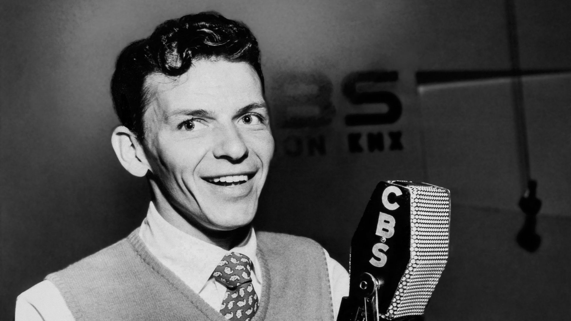File:Frank Sinatra (1944 CBS Radio publicity photo).jpg
