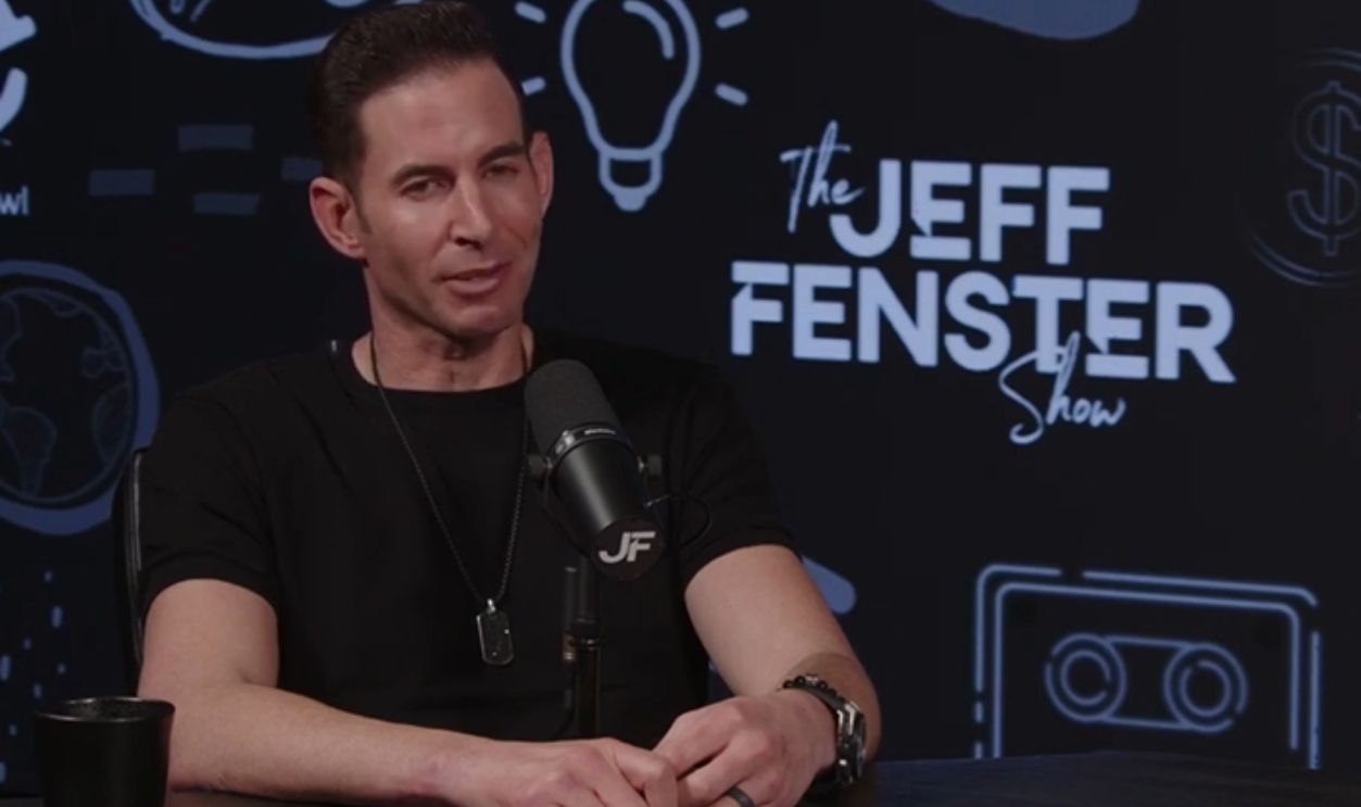  Screenshot from  E! News (1991–2025)