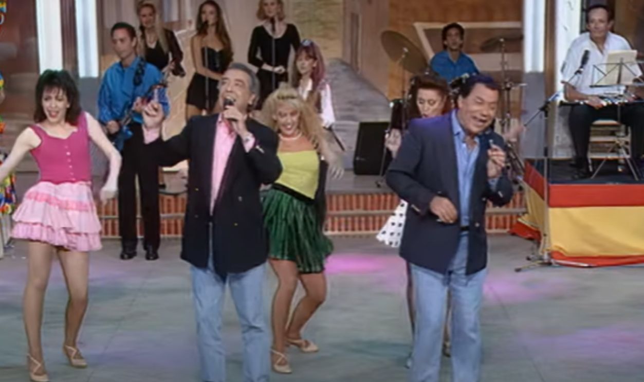 “Macarena” (Los del Río)