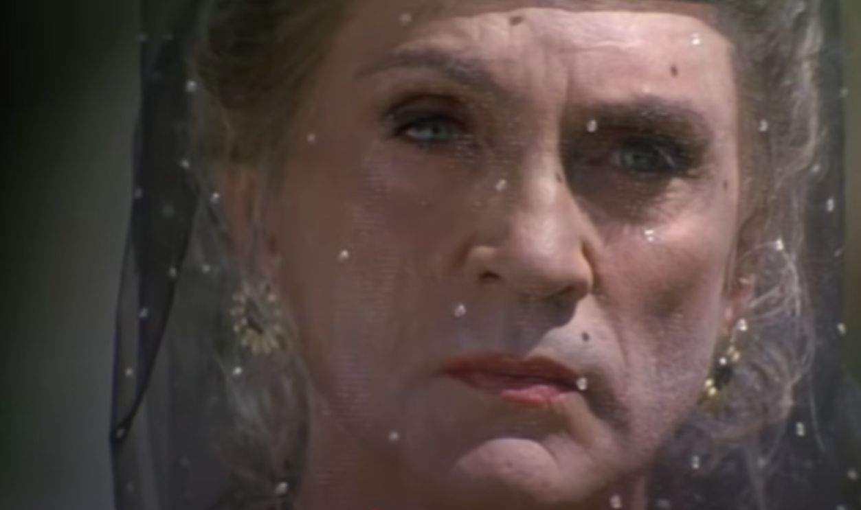 Screenshot from The Adventures Of Priscilla, Queen Of The Desert (1994)