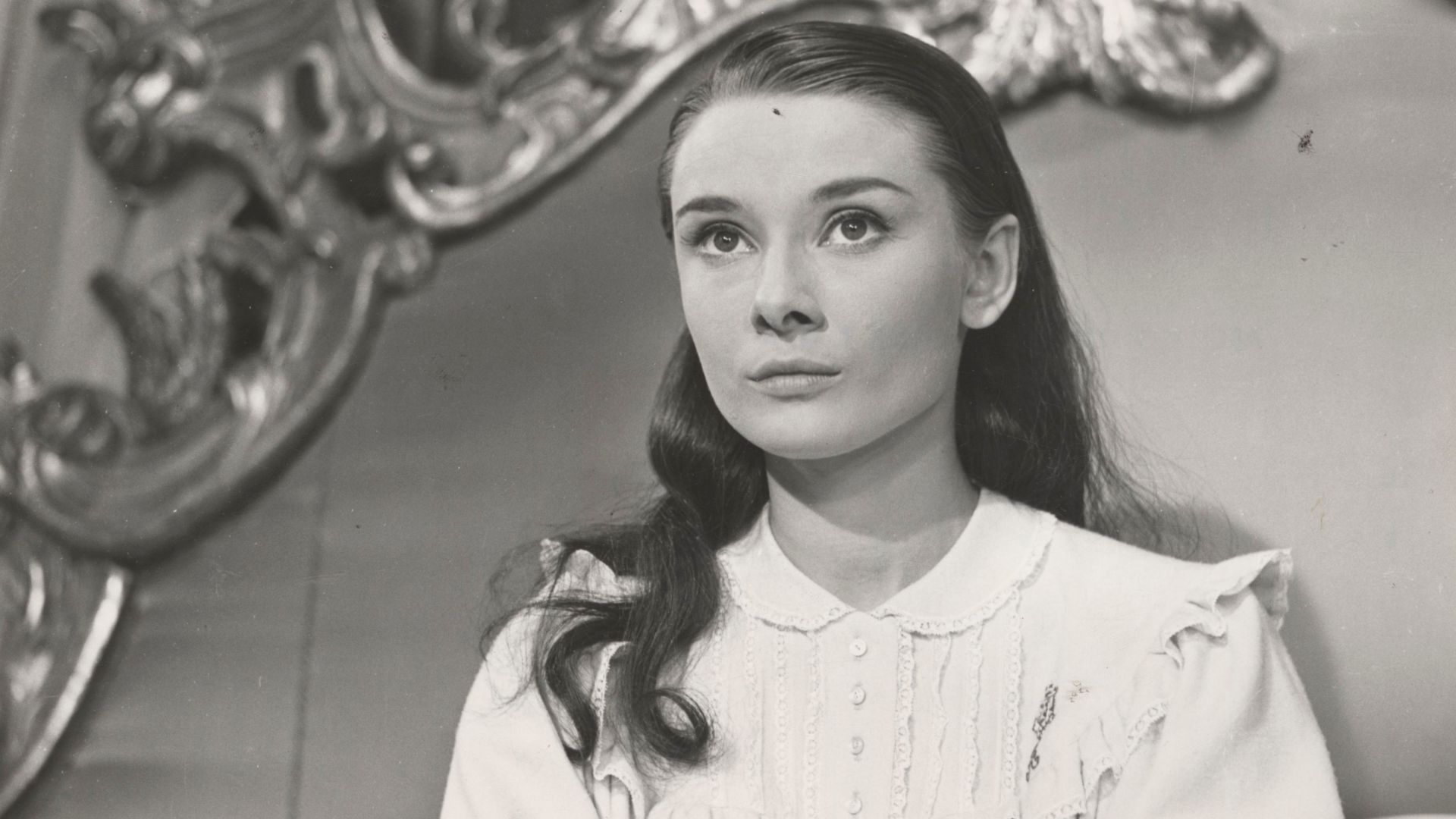 File:Photo Audrey Hepburn in a scene from Roman Holiday, a 1953 film directed by William Wyler 1953 - Touring Club Italiano 04 0815.jpg