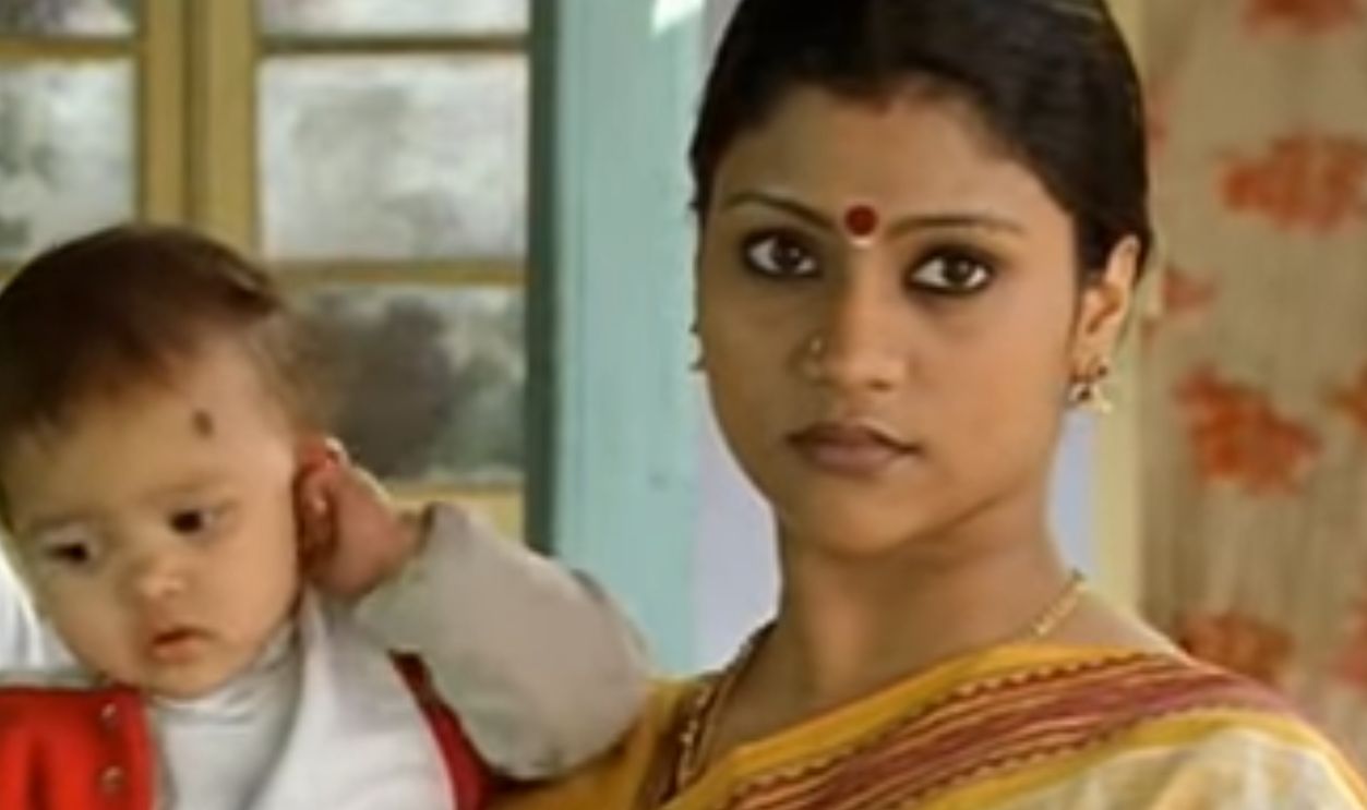 Screenshot from Mr. and Mrs. Iyer (2002)