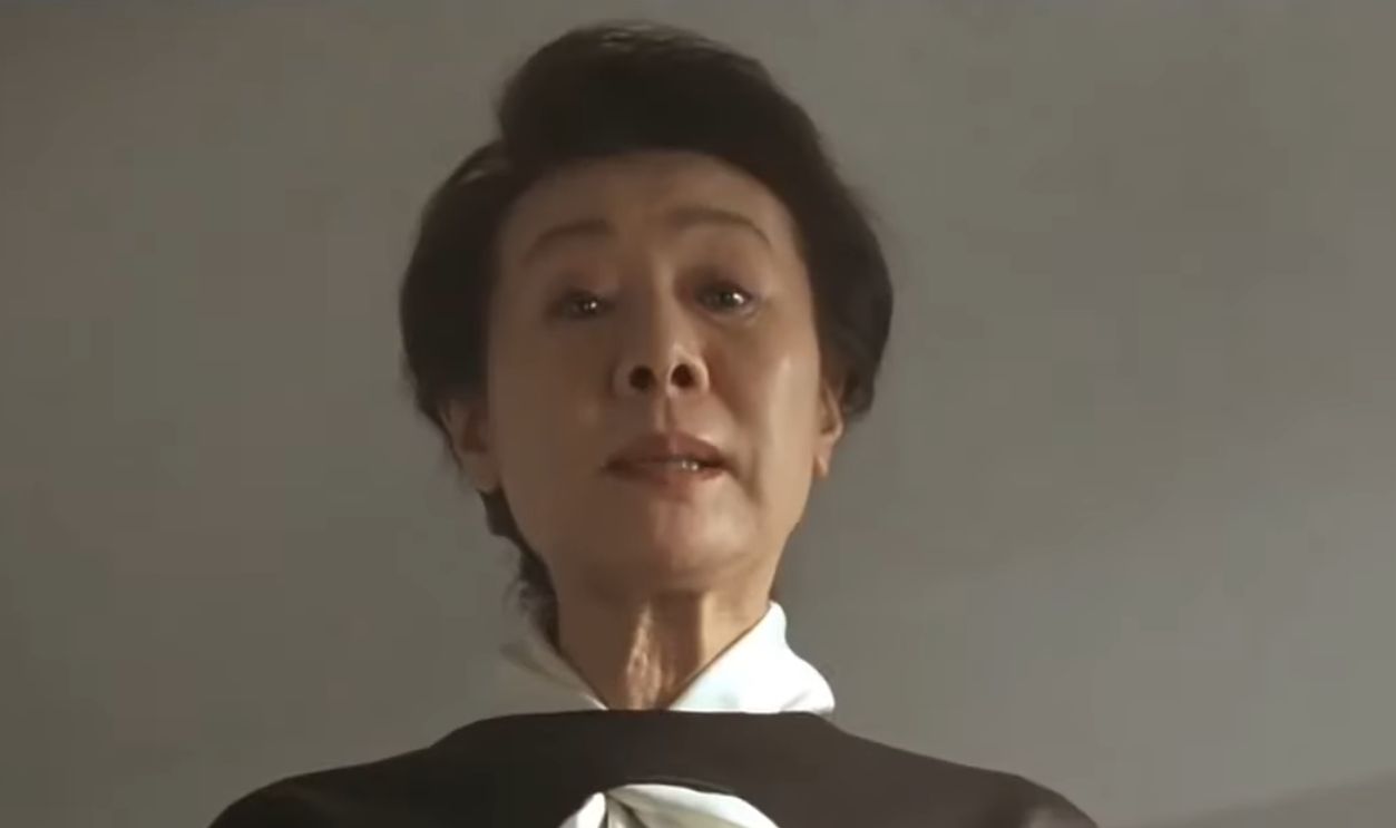 Screenshot from The Housemaid (2010)