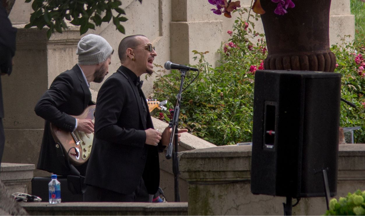 Brad Delson and Chester Bennington perfom during funeral services for Soundgarden frontman Chris Cornell at Hollywood Forever Cemetery on May 26, 2017 in Hollywood, California. The grunge-rock icon was pronounced dead in the early morning hours of May 18 after a Soundgarden performance that evening in Detroit. He was 52. 