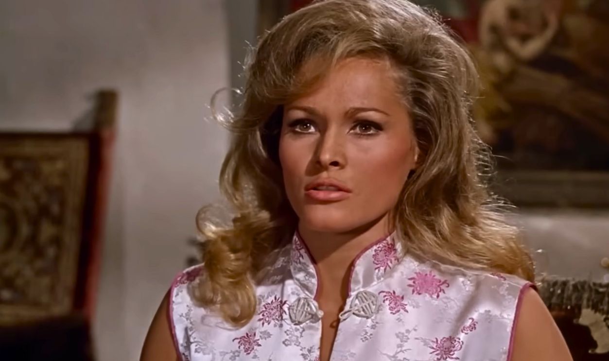 Screenshot from Dr No (1962)