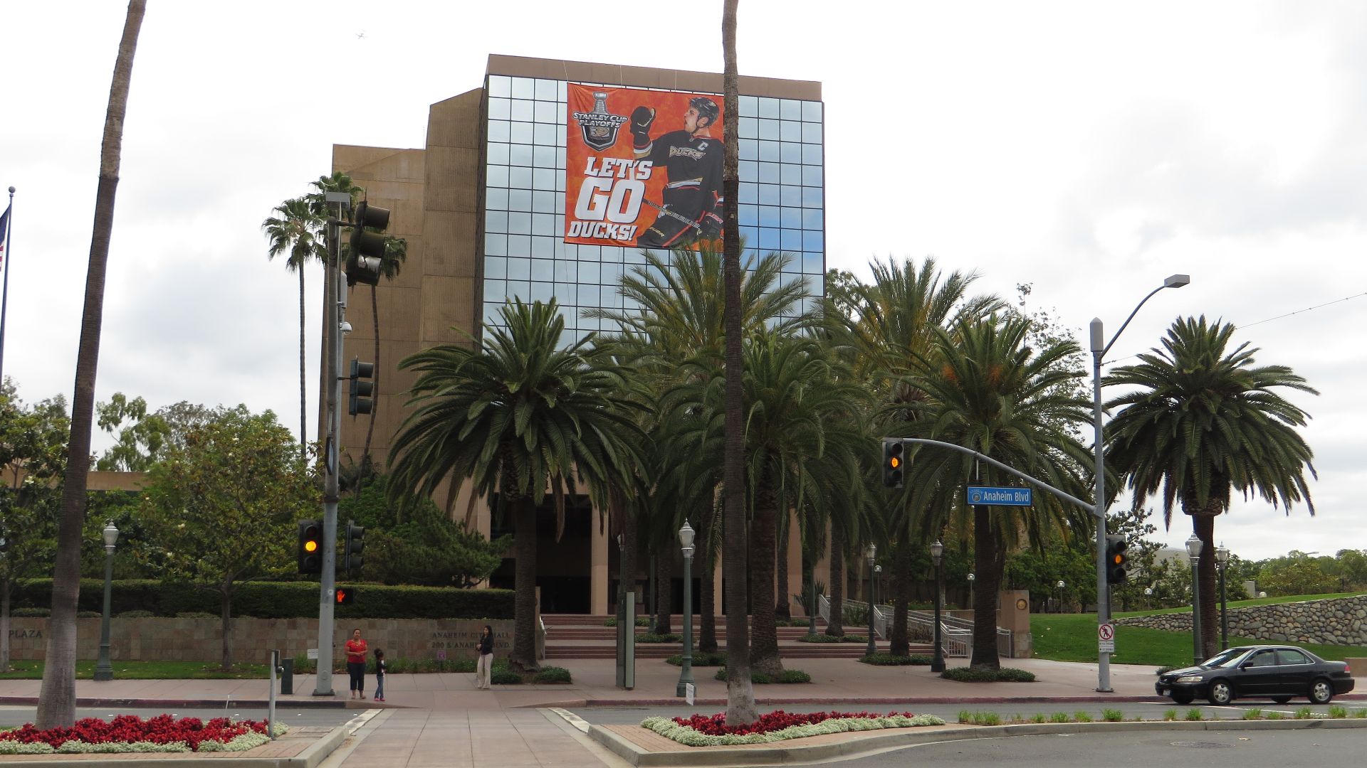 File:Anaheim City Hall, Anaheim, CA, west side with Ducks banner and crosswalk.jpg