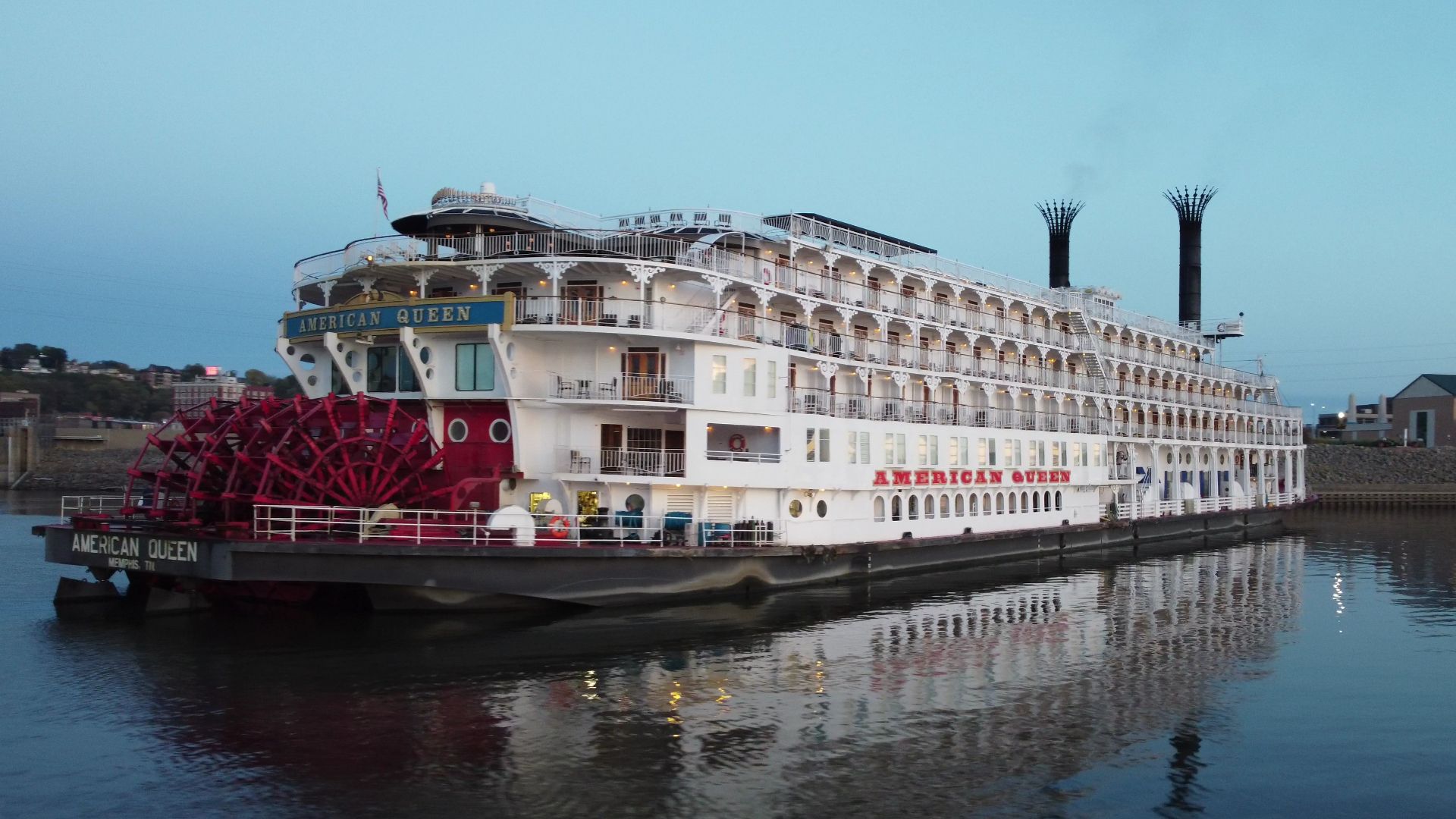 File:American Queen stern.jpg