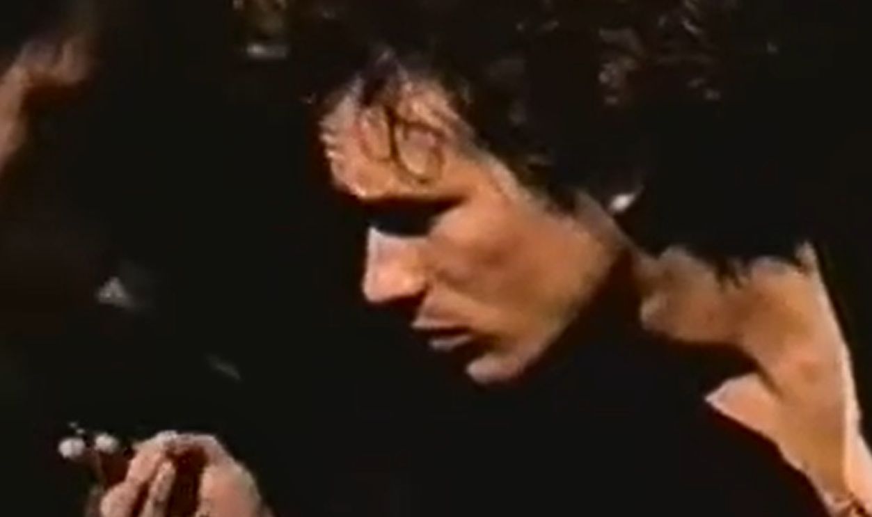 Screenshot From Sketches For My Sweetheart The Drunk (1998)