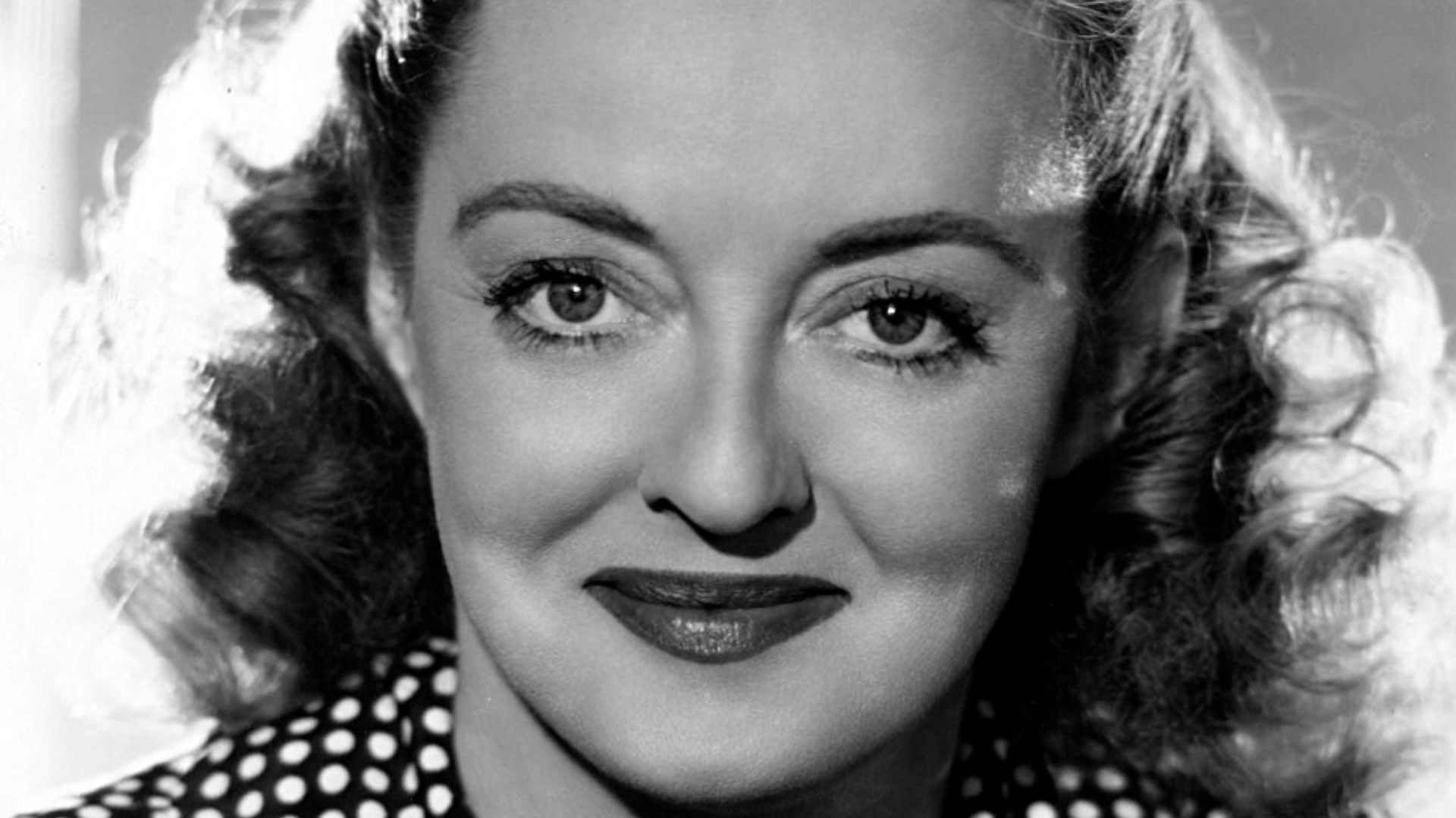 File:Bette Davis - portrait.jpg