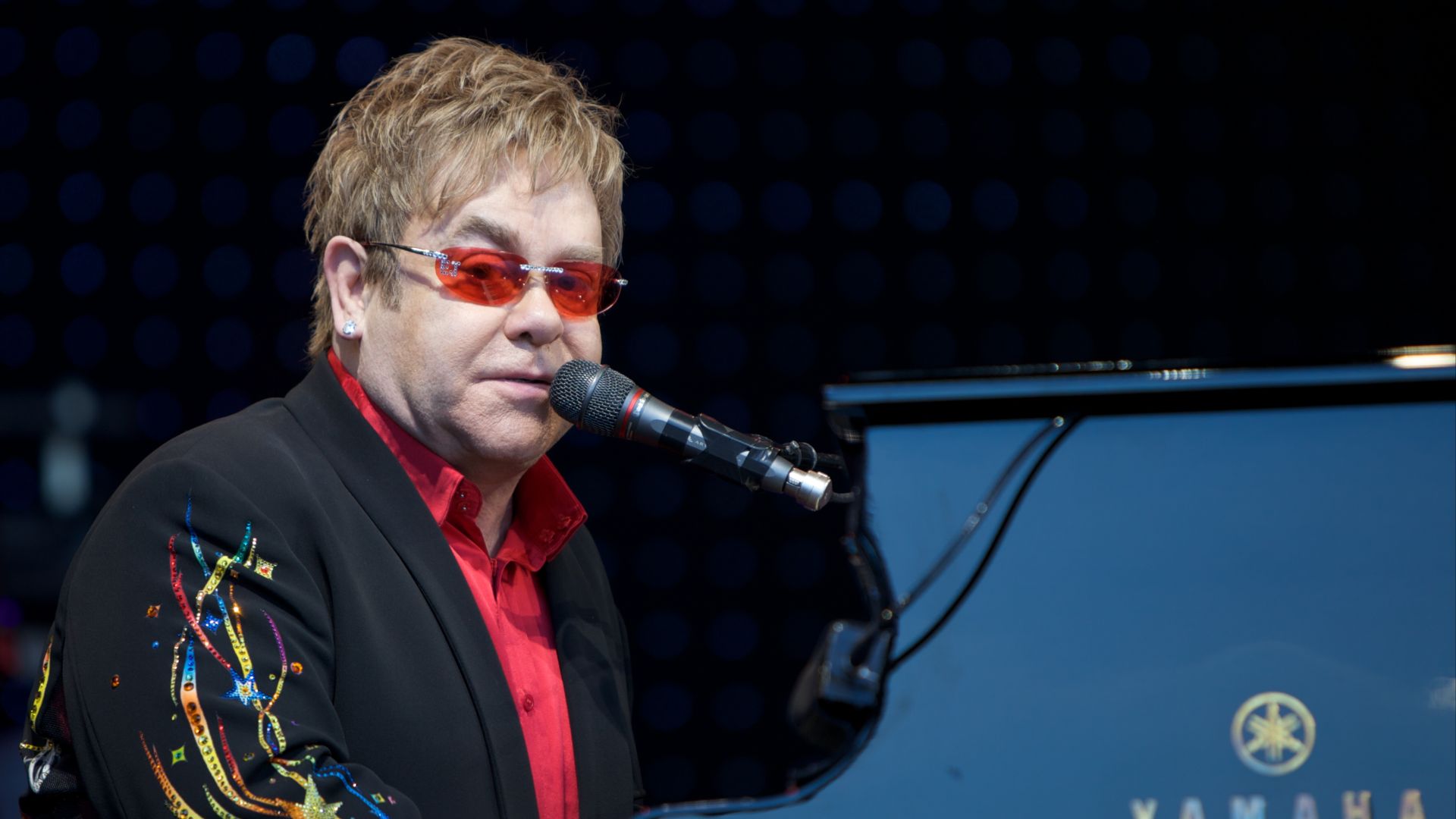 File:Elton John in Norway 1.jpg