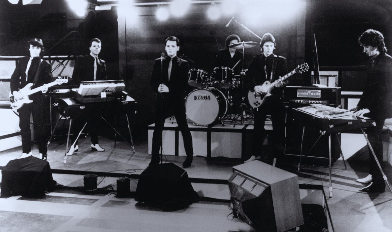 Gettyimages - 91141540, Photo of TUBEWAY ARMY and Gary NUMAN UNSPECIFIED - circa 1970: Photo of TUBEWAY ARMY and Gary NUMAN; with band Tubeway Army
