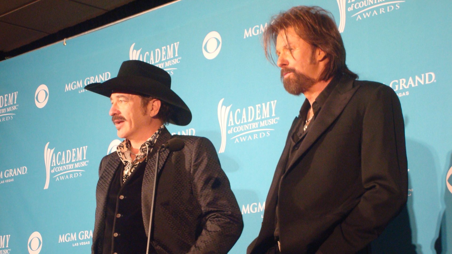 File:Brooksanddunn2010.jpg