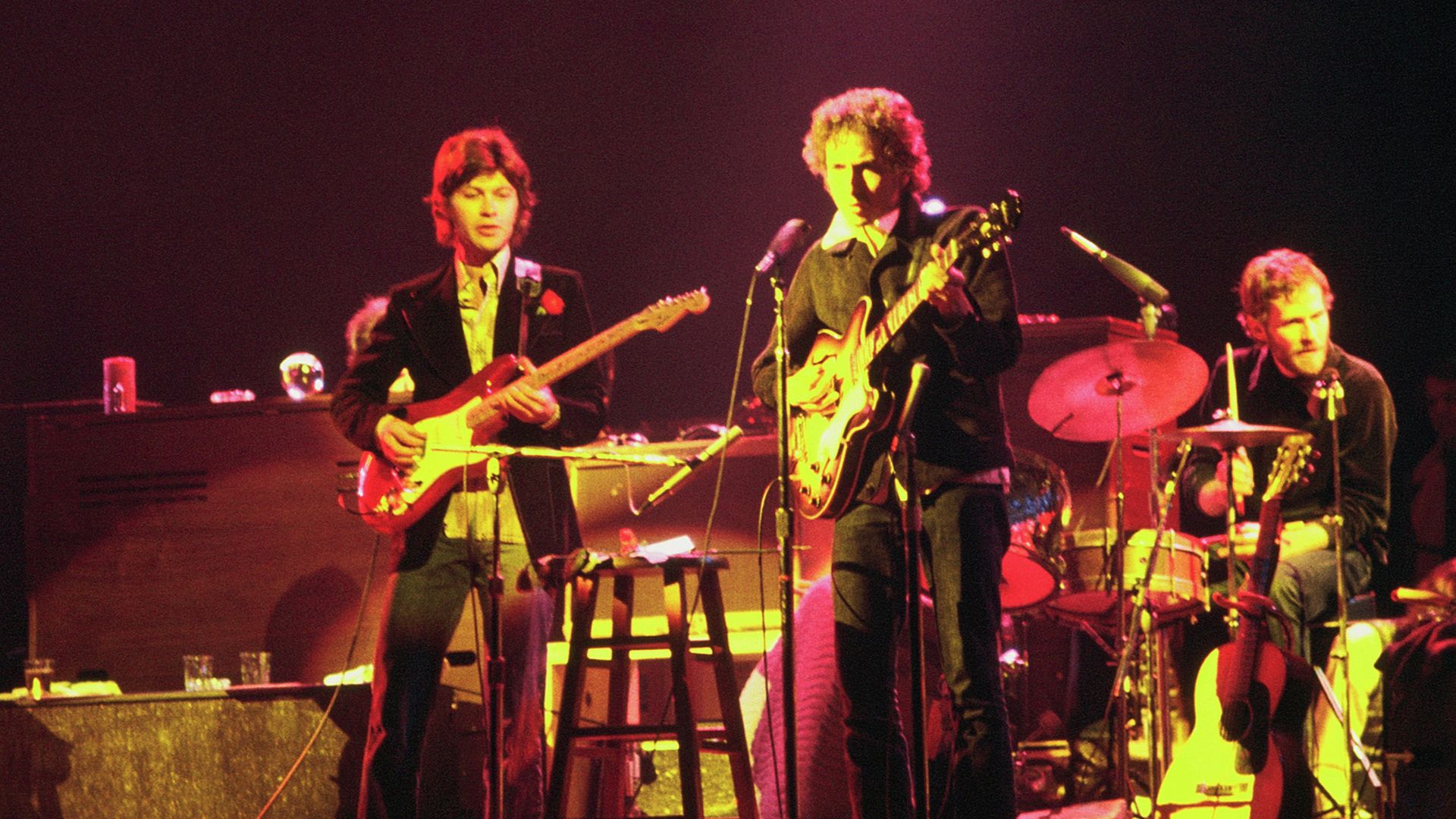 File:Bob Dylan and The Band - 1974.jpg